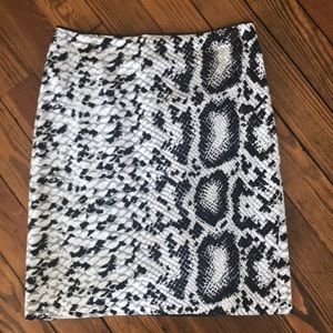 WHITE HOUSE BLACK MARKET SKIRT